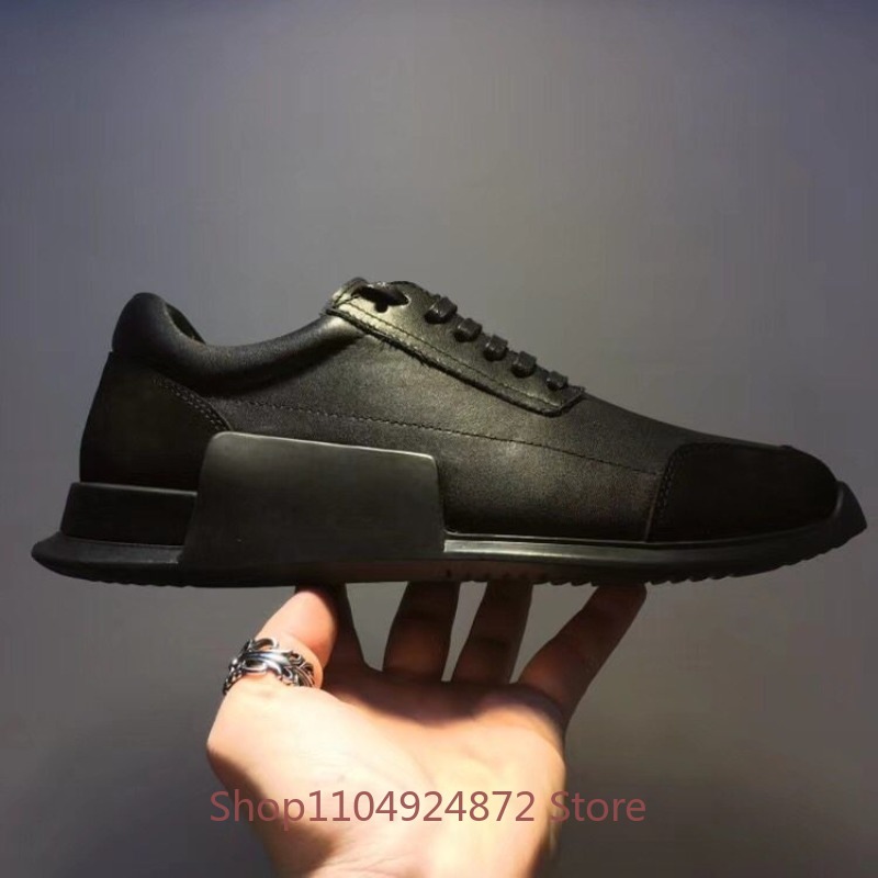 Sapatos Casuais Masculinos de  - Street Fashion Europe avaliação e preço